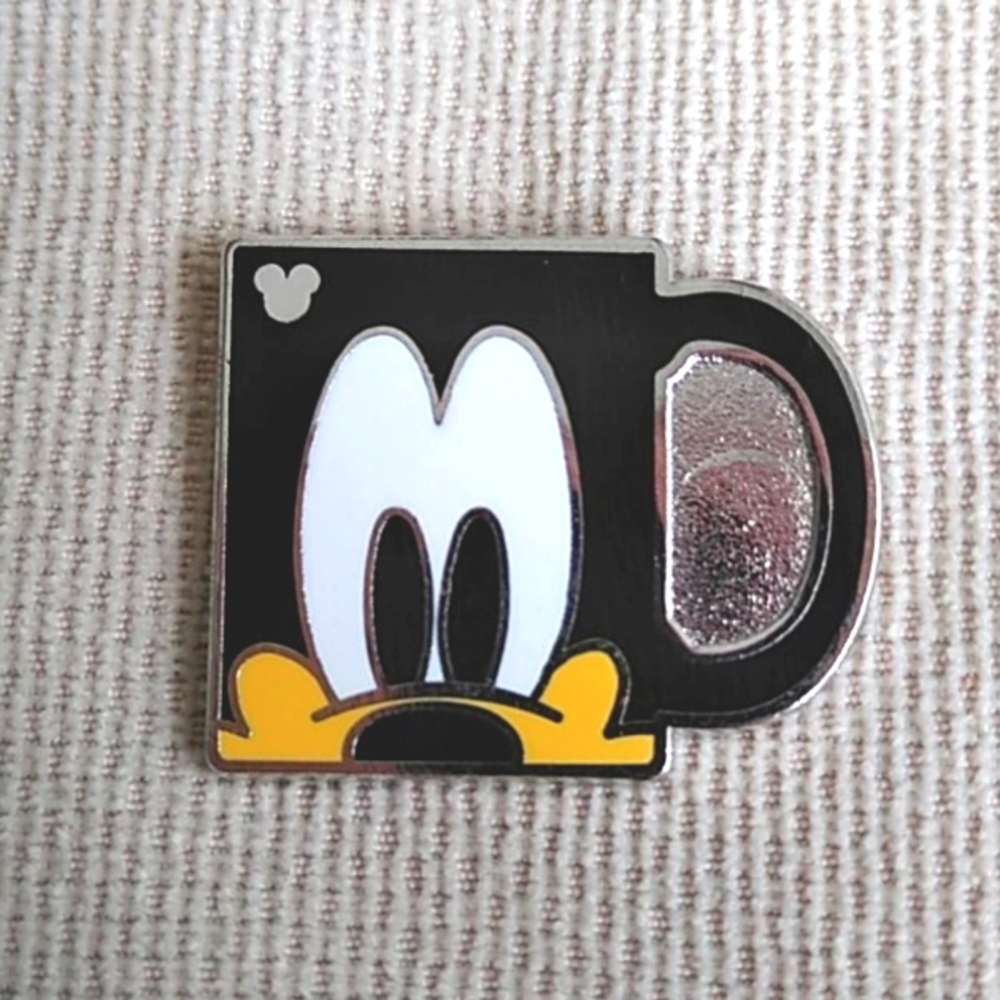 DISNEY HIDDEN MICKEY GOOFY MUG PIN